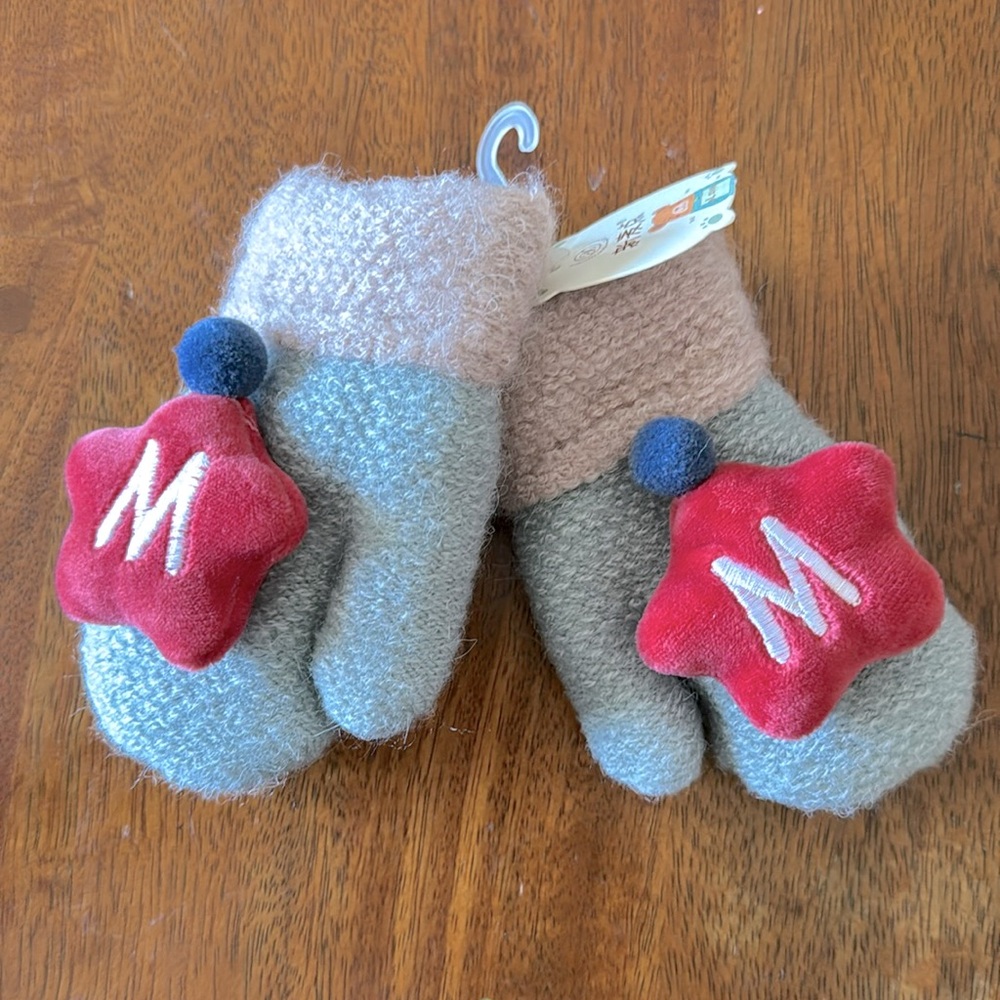 NWT baby mittens